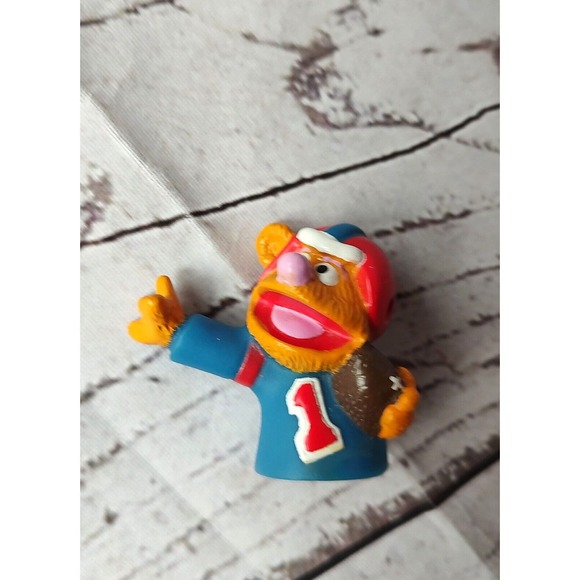 Vtg Fozzie Bear Football Player Finger Puppet The Muppets Henson - Picture 1 of 4
